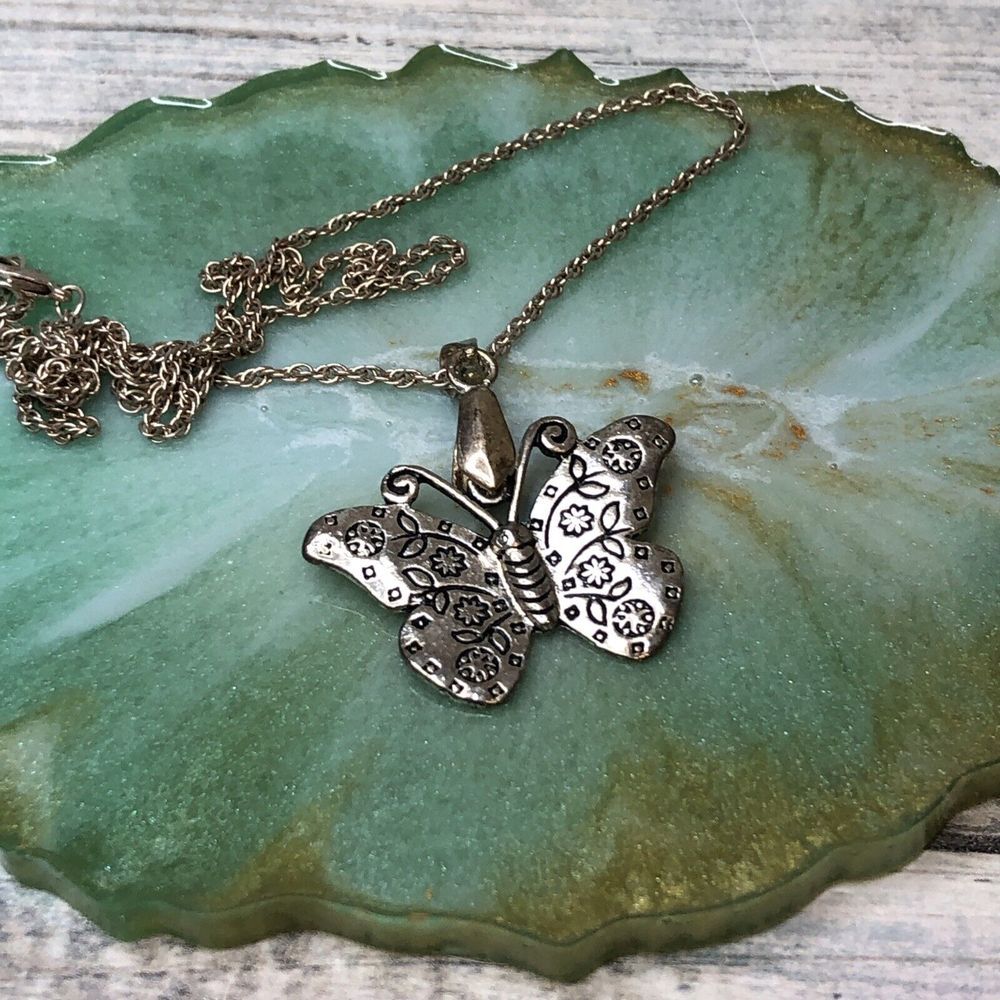 Butterfly Pendant Silver Tone Necklace 20"‎ Chain